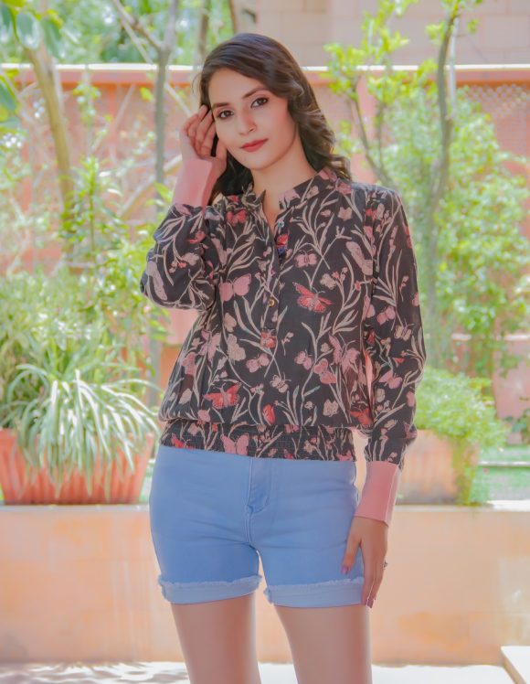 et Fun Bloom And Gloom Moroccan Influence Floral Print Knit Bohemian Pullover Featuring Vintage Wash